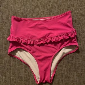 Medium ruffle around Kortni jean magenta bottoms s M